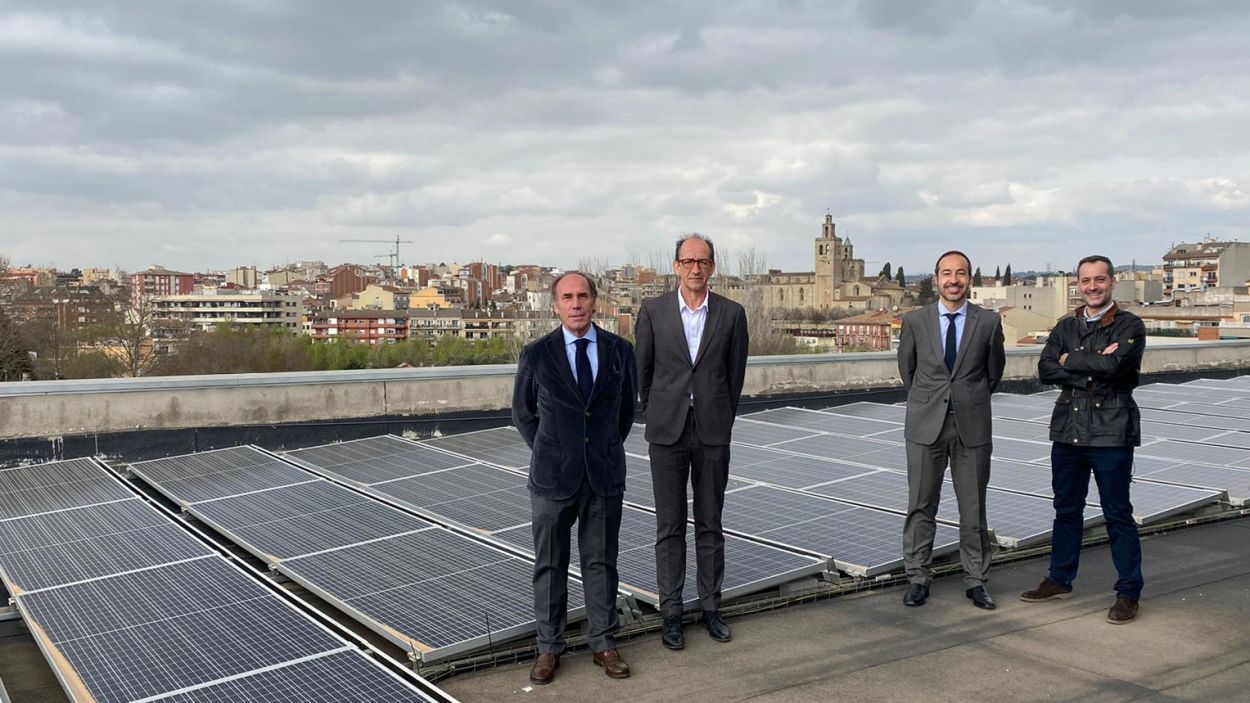Instal·len una planta fotovoltaica al terrat del Policlínic Torreblanca de Sant Cugat