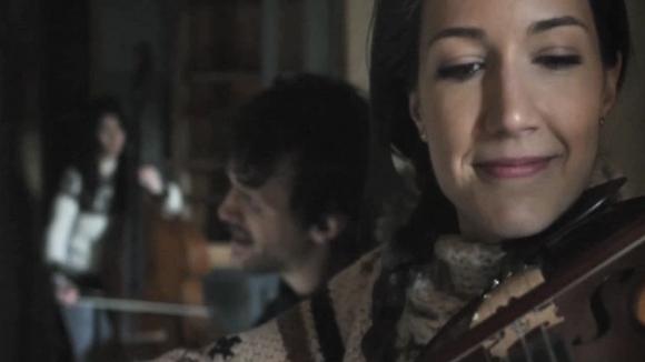 LLUMIA 'Repetint històries'