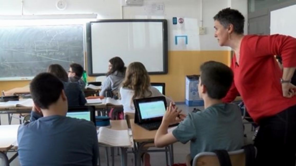 Una veïna demana a l'audiència pública que s'ampliïn les ràtios dels instituts de primera tria