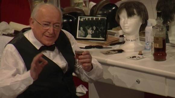 Abans que pugi el teló