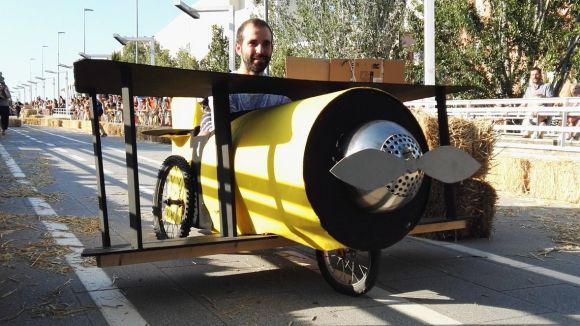 El Llitboard omple d'andròmines i bon humor el passeig de Francesc Macià una Festa Major més