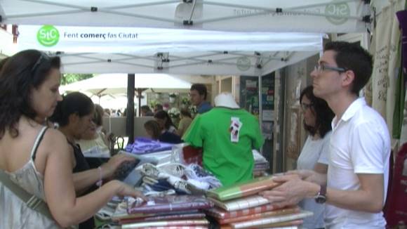 La Botiga al Carrer aprofita el segon dia de rebaixes per promocionar el comerç local