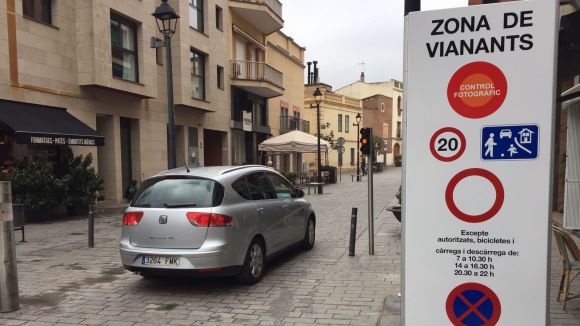 En marxa el nou sistema d'accés de vehicles al centre vianantitzat amb lector de matrícules