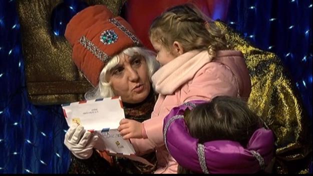 Centenars d'infants fan arribar les seves cartes als Ambaixadors Reials