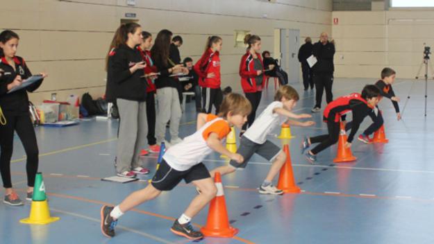 190222-jugant-atletisme-a-omet.jpg
