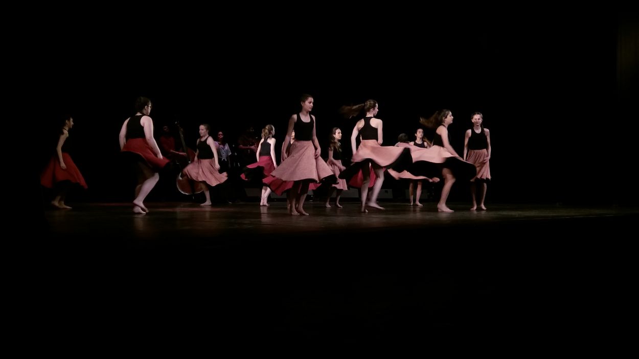 La dansa tradicional catalana reivindica el talent dels seus alumnes a Sant Cugat