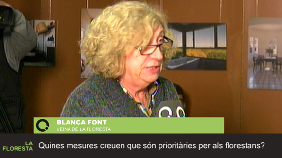 Blanca Font, veïna de la Floresta, pregunta al debat sobre les prioritats dels polítics al districte