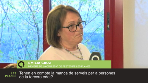 Emi Cruz, membre de la Comissió de Festes de les Planes, pregunta sobre els serveis a la gent gran