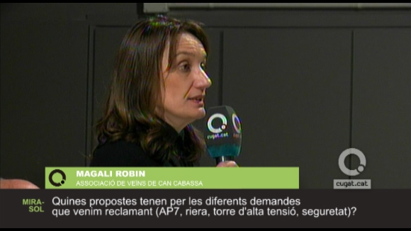 Magali Robin, de l'associació de veïns de Can Cabassa, pregunta diferents qüestions sobre el barri