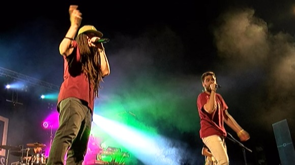 Sant Cugat s'escalfa més amb el reggae reivindicatiu d'Auxili