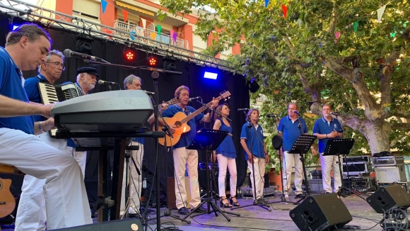 Els Nois de l'Eixida i els Cremats transporten la Festa Major a la costa amb havaneres