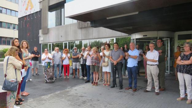 Sant Cugat recorda les víctimes dels atemptats de Barcelona i Cambrils amb cinc minuts de silenci