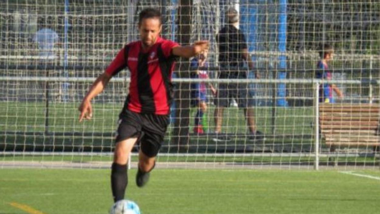 El SantCu suma un punt valuós al minut 96 al camp del Prat Delta que el manté lider