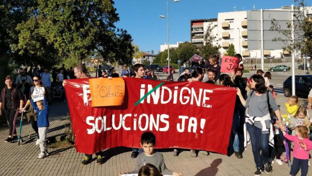 Les famílies de La Mirada, fartes: 'Exigim una escola com cal!'