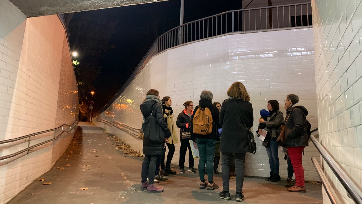 Dones de Sant Cugat assenyalen els 'espais de la por' amb les marxes exploratòries
