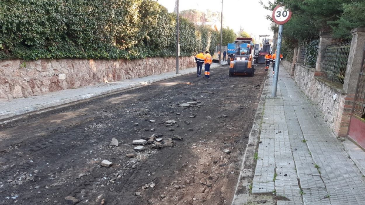 Talls a l'avinguda Ramon Escayola i al passeig de Rubí per treballs de millorar en l'asfalt
