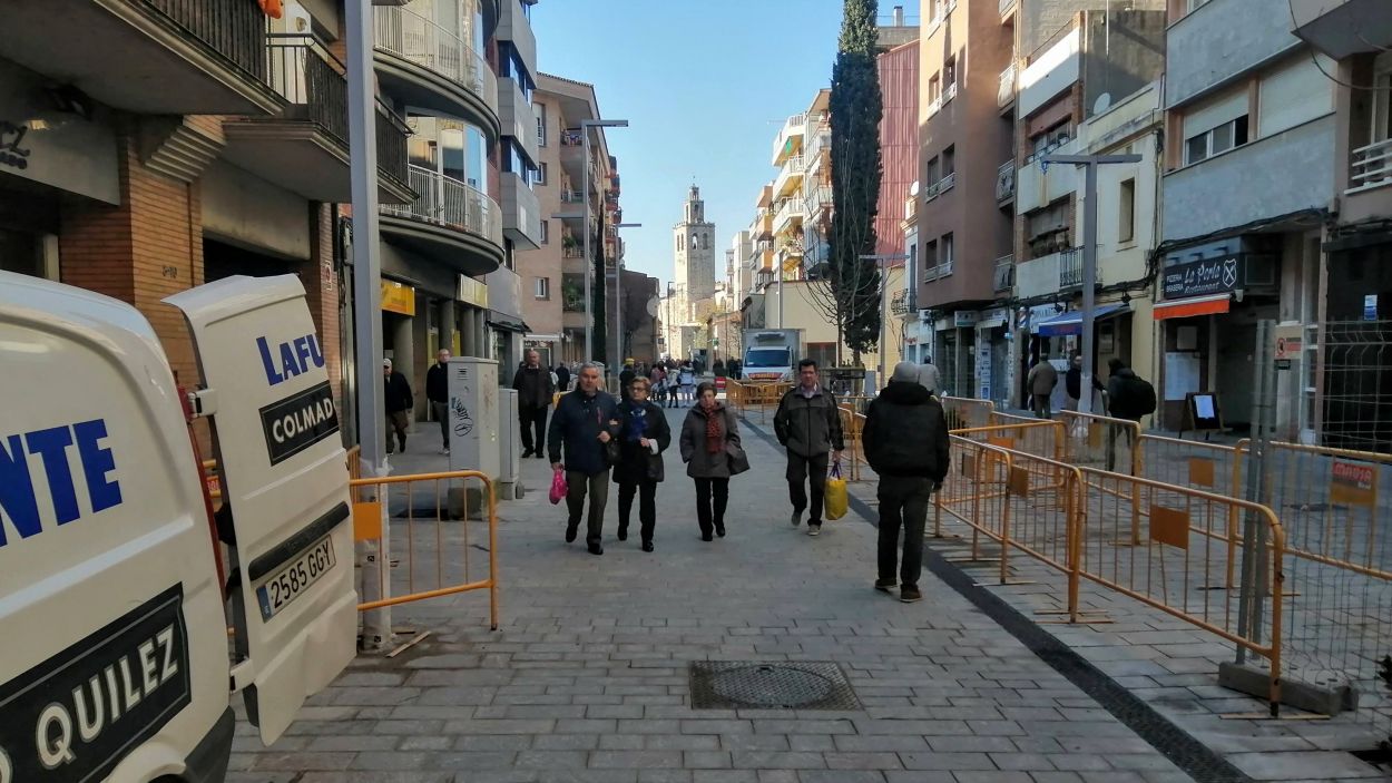 La primera fase de vianantització de l'avinguda de Cerdanyola encara la recta final