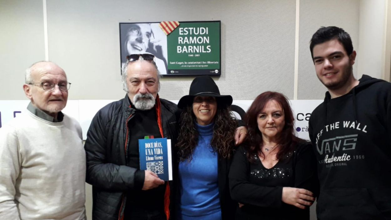 Lluna Vicens presenta al 'Lletres i Música' el llibre 'Doce días, una vida'