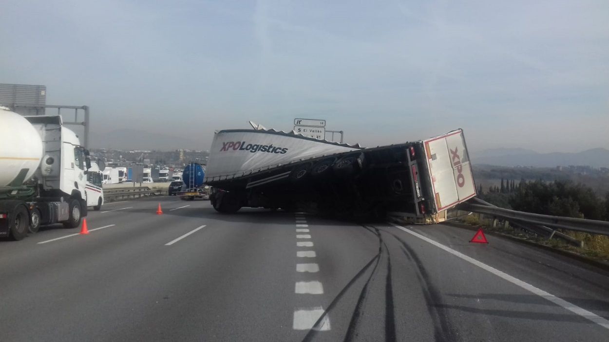 Tres accidents a l'AP-7 han provocat aquest dimecres quilòmetres de retencions