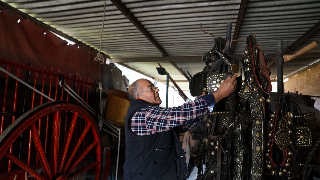 Joan Torné, col·leccionista dels Tres Tombs: 'Si l'Ajuntament no se'n fa càrrec, ho hauré de cremar tot'