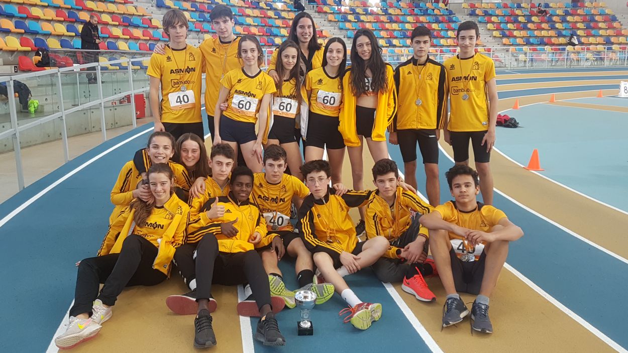 El masculí sub 16 del Club Muntanyenc, sucampió del Campionat de Catalunya de clubs