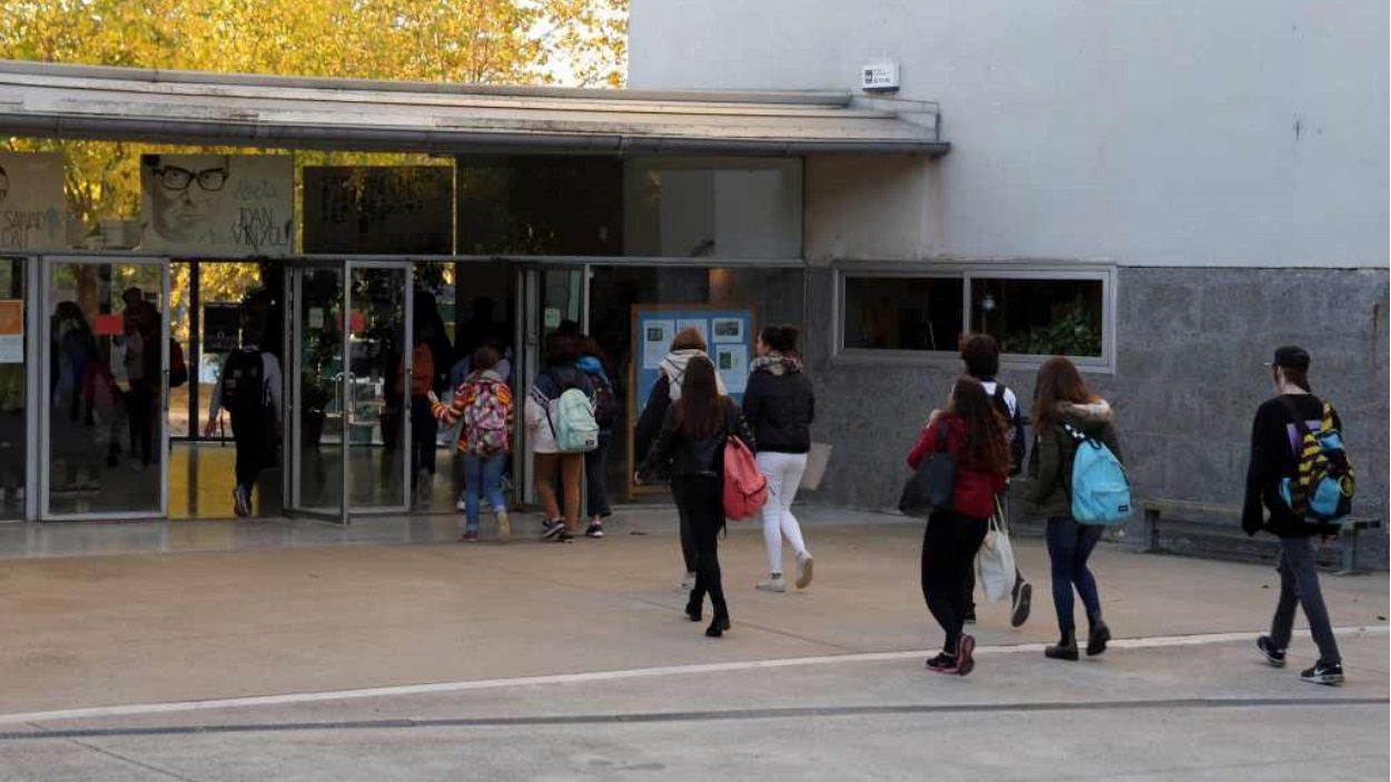 Actualització escoles: Nous grups confinats per positius a l'Angeleta Ferrer, al Thau i al Pureza de María