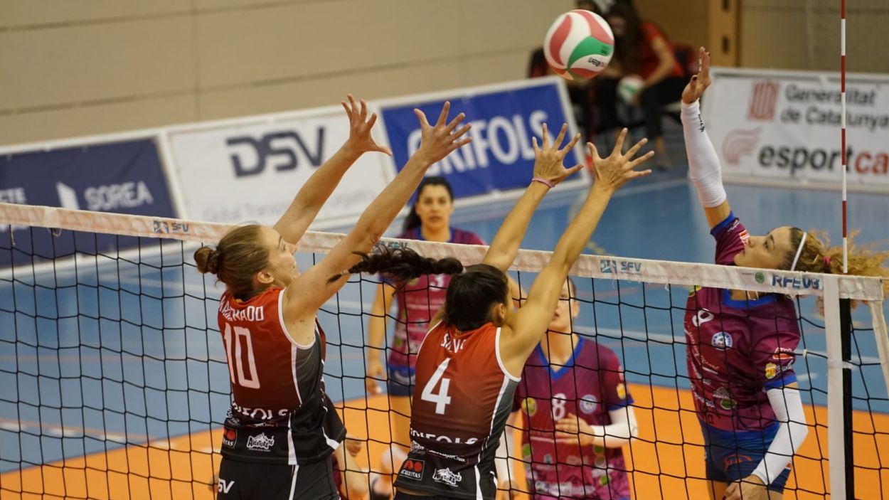 El Volei Sant Cugat i el Baça es veuen les cares en un derbi vital per als dos equips