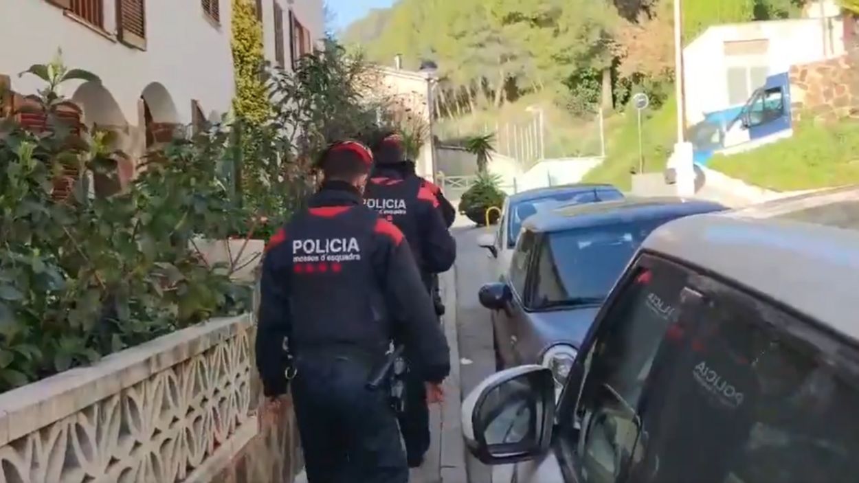 Els Mossos escorcollen una casa de Sant Cugat en una operació contra el narcotràfic