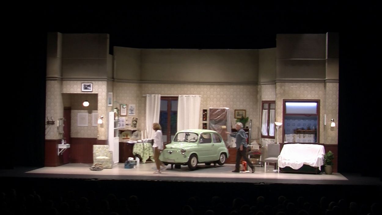 'La dona del 600' fa reflexionar el públic santcugatenc sobre la vida familiar