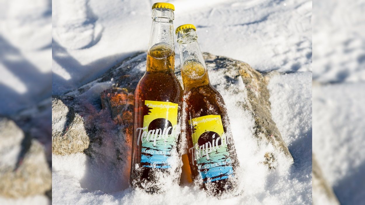 Tres joves santcugatencs llancen Teapical, una nova beguda alcohòlica de baixa graduació