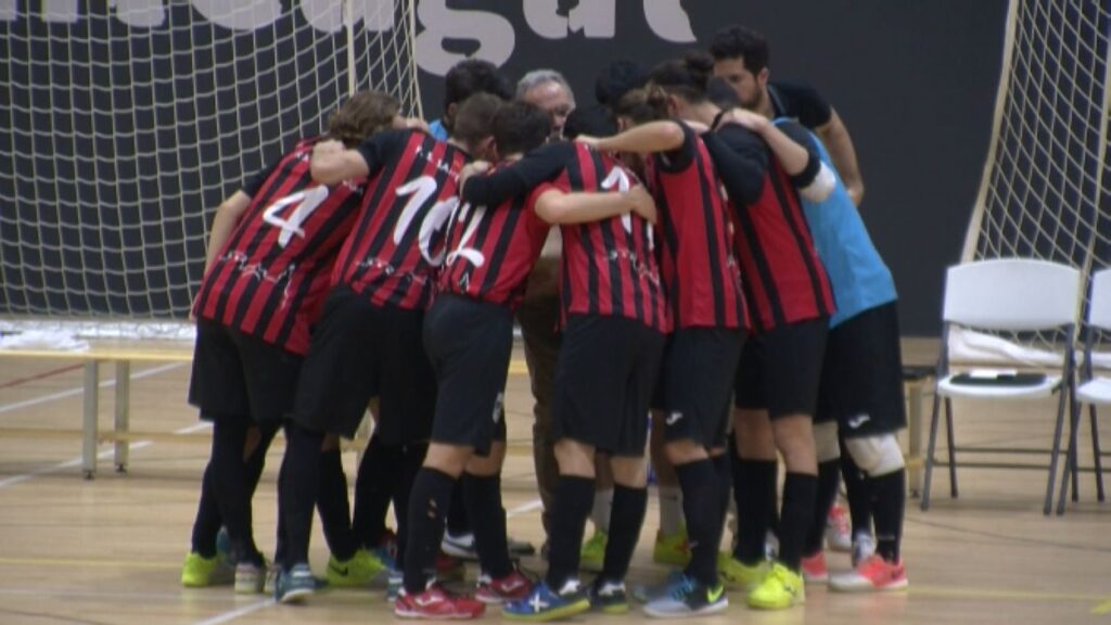 Alt: El Futbol Sala Sant Cugat es retroba amb el triomf davant del Pineda