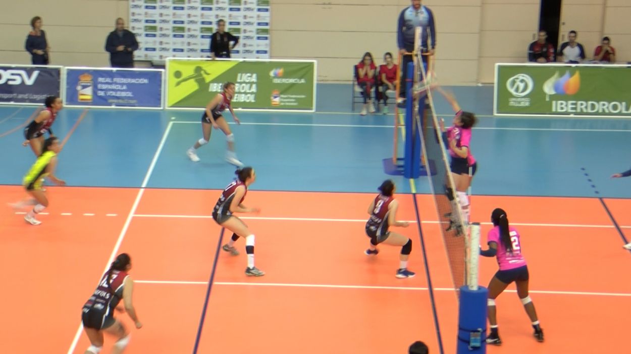 El Volei Sant Cugat es queda a les portes de la remuntada contra l'Algar però esgarrapa un punt