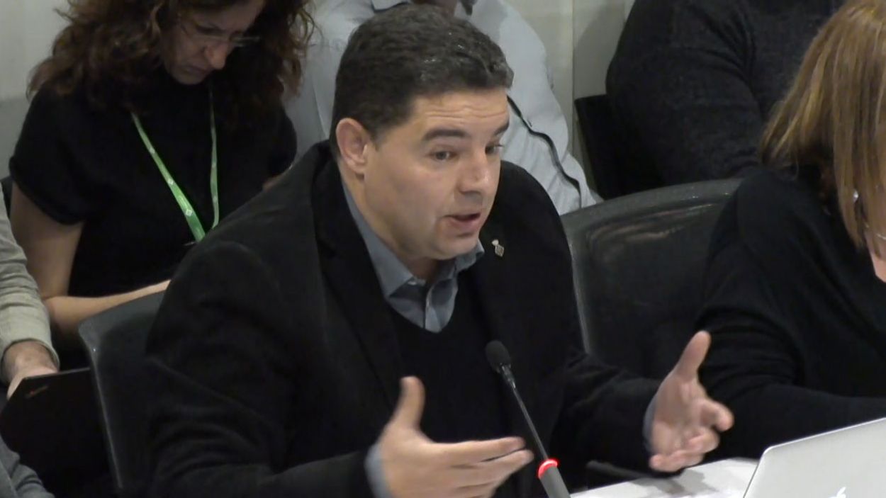 En quin punt es troba la municipalització del servei d'aigua a Sant Cugat?