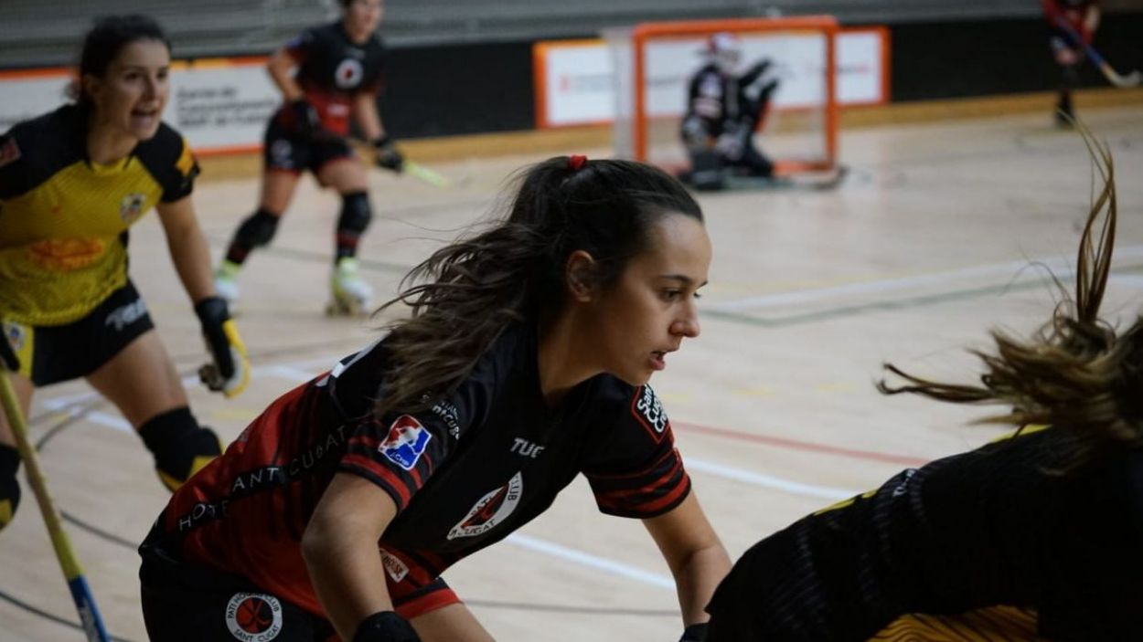 El Patí Hoquei Club Sant Cugat femení debut a l'Ok Lliga davant el totpoderós Voltregà