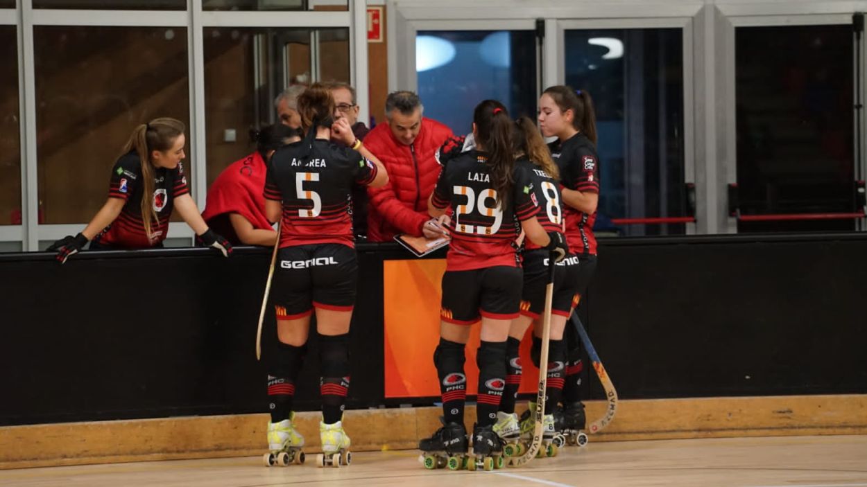 El femení del Patí Hoquei planta cara al Cerdanyola però cau als minuts finals del partit