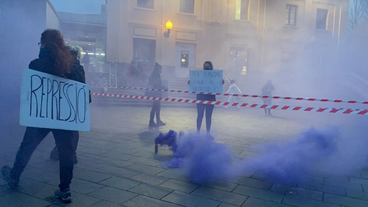 El 8M comença a tenyir Sant Cugat de lila contra la repressió a les dones