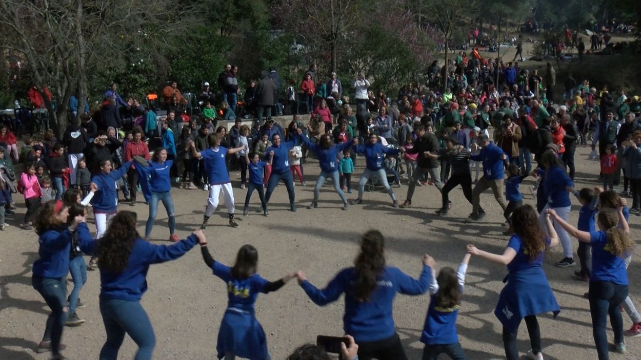 L'aplec de Sant Medir suma un any més tradició, cultura i natura en una trobada multitudinària