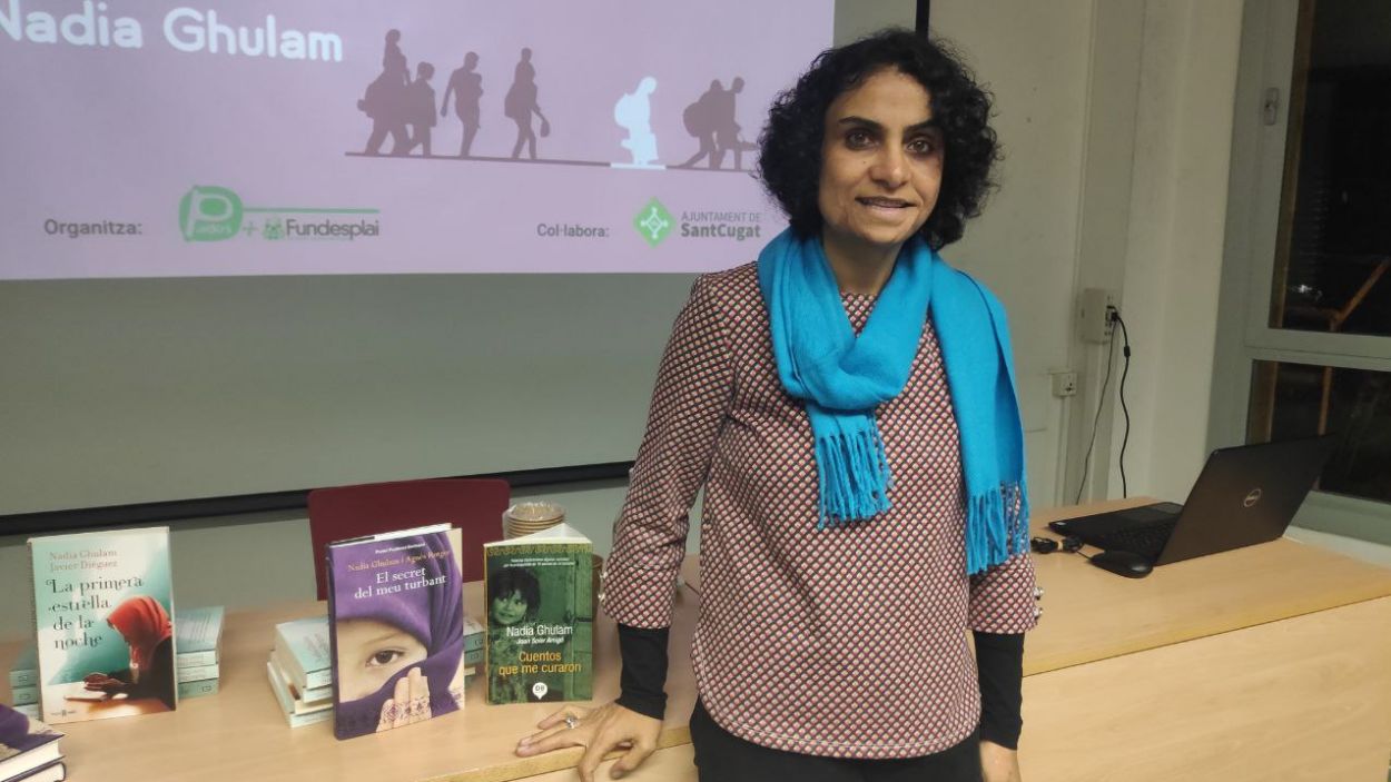 Nadia Ghulam: 'Les dones als camps de refugiats viuen enfonsades en un cementiri'