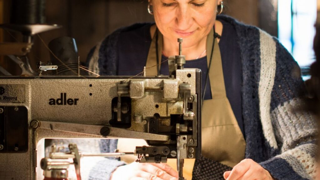 Alt: Bosses de mà i cinturons fetes de pneumàtics