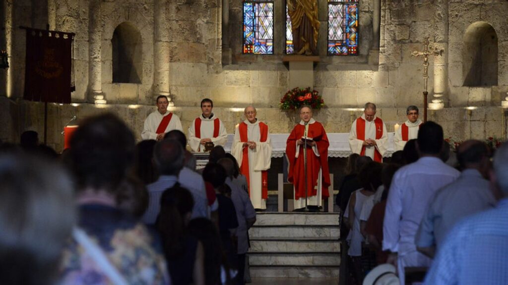 Alt: L'església del Monestir augmenta les mesures per prevenir el contagi del coronavirus