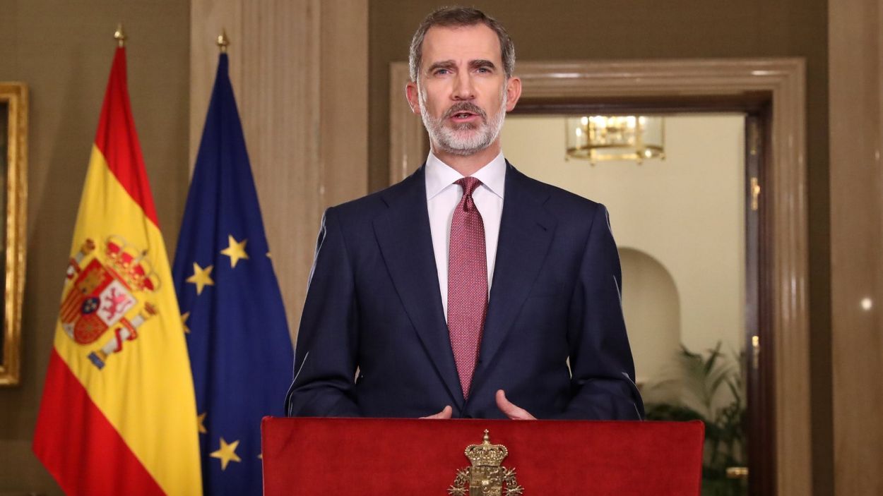 Sant Cugat silencia amb una cassolada el discurs de Felip VI