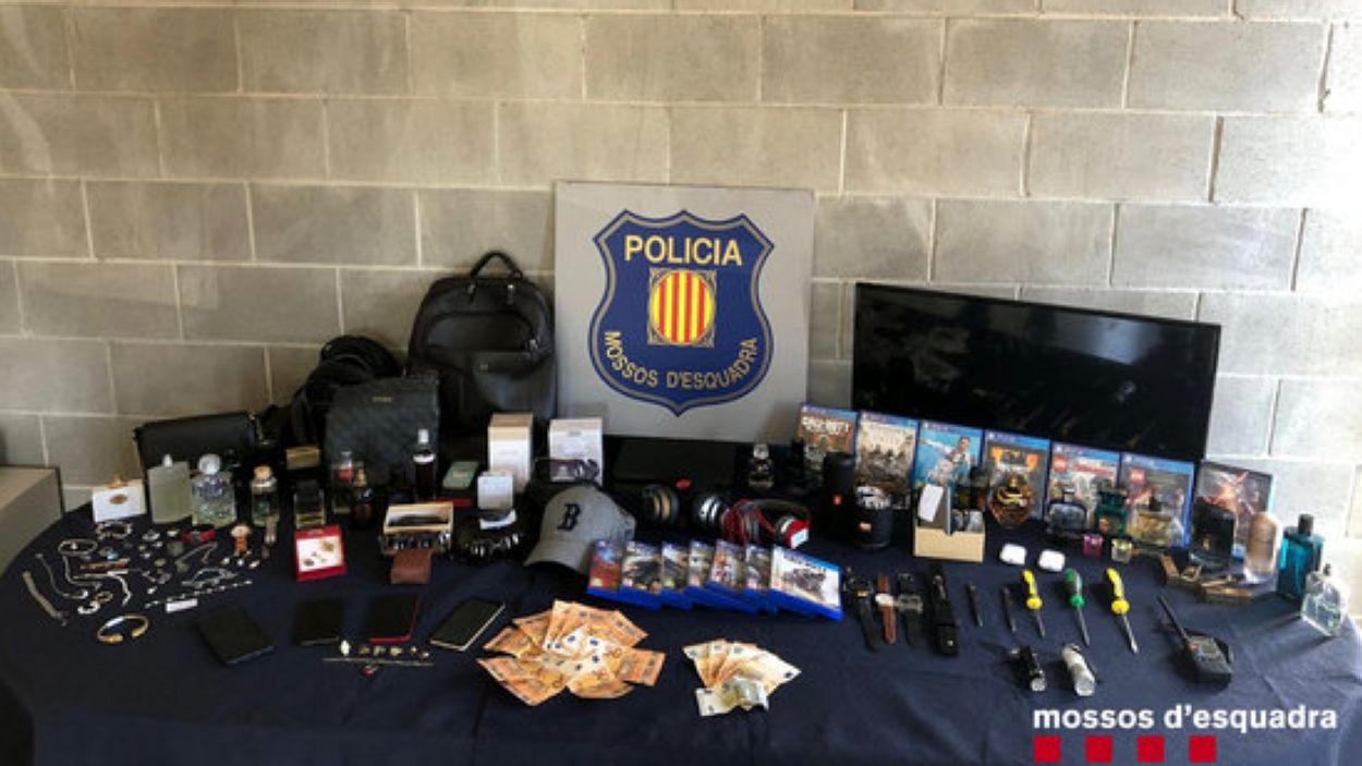 Els Mossos desarticulen un grup de lladres que robava a l'interior de domicilis i vehicles