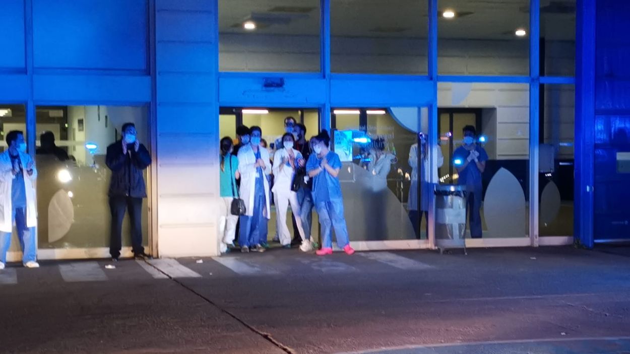 Emotiu homenatge dels cossos de seguretat de Sant Cugat als sanitaris de la nostra ciutat