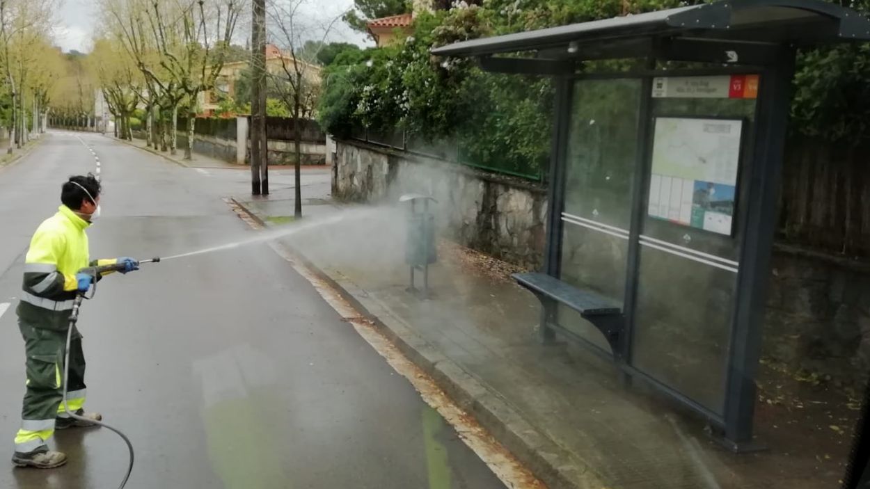 Valldoreix comença la desinfecció dels espais comuns i zones d'alta afluència