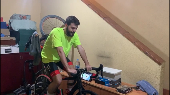 Els entrenaments de futbol, des de casa, pel jugador valldoreixen Jorge Giner