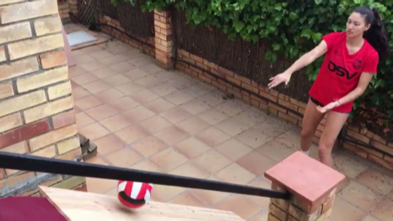 La jugadora del DSV- Volei Sant Cugat Andrea Silva, tot i el confinament, continua en forma