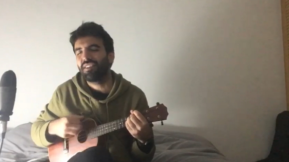 El músic i periodista Martí González compon la cançó 'A dormir'