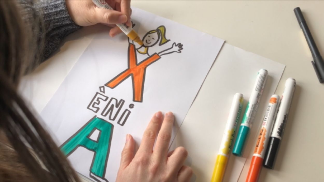 'Miss Xènia Art': Dibuixa el teu nom amb forma de persona