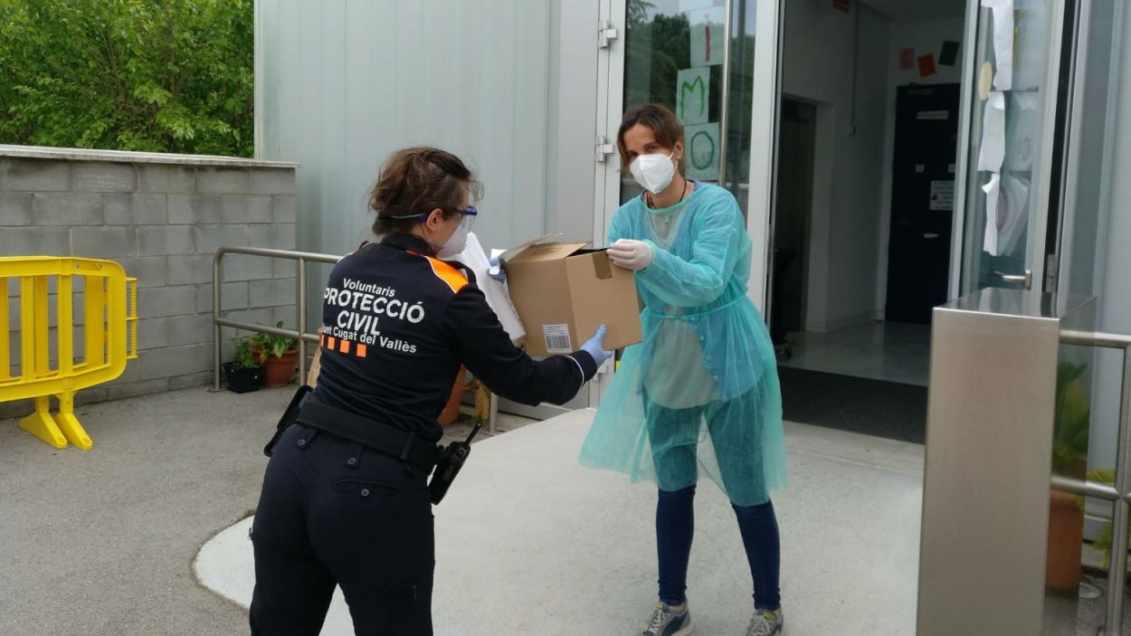 Protecció Civil ha repartit material sanitari a diferents residències de Sant Cugat