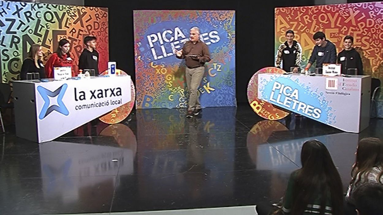 Els alumnes dels instituts Forat del Vent i Jaume Mimó, enfrontats al nou capítol del 'Pica lletres'